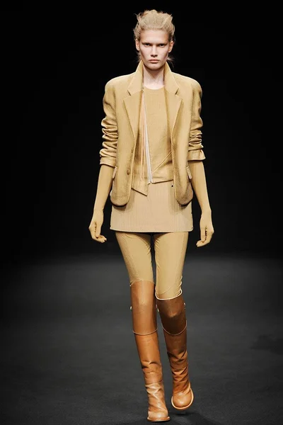 Look 3